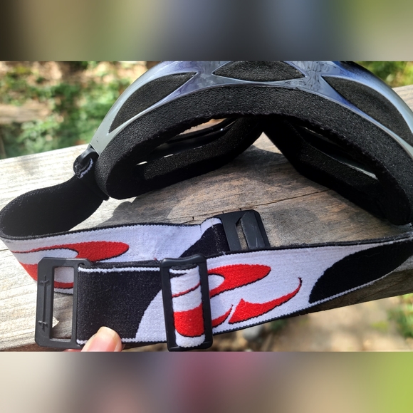 SMITH Optics beautiful gently used gray/black goggles - Picture 5 of 7